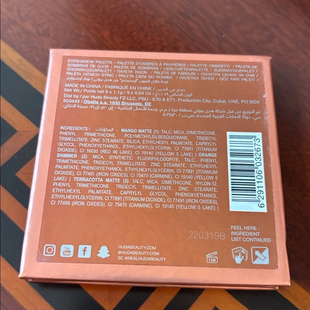 HUDA BEAUTY Topaz Obsessions Eyeshadow Palette